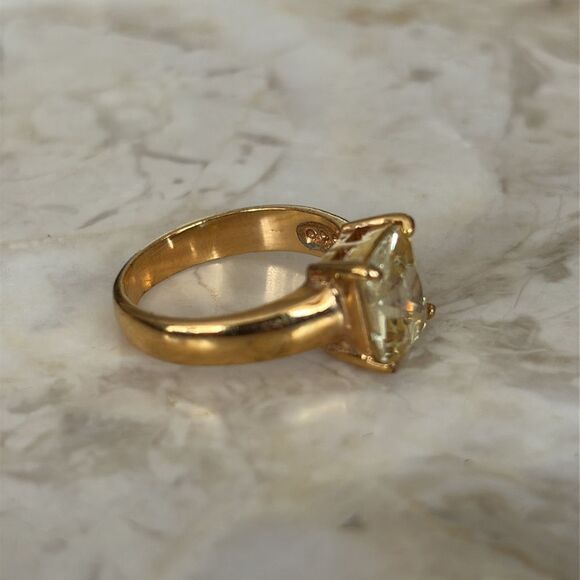 2 Gold Tone Faux Stone Rings - Picture 10 of 13